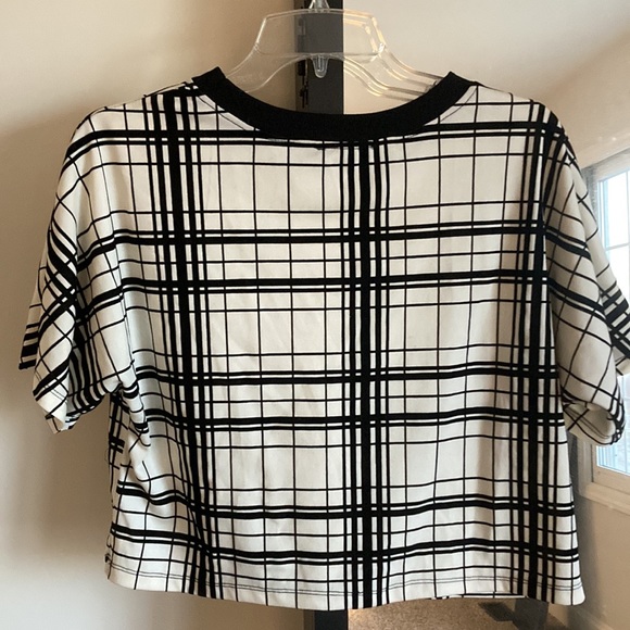 Black and White Striped Top - Picture 2 of 6